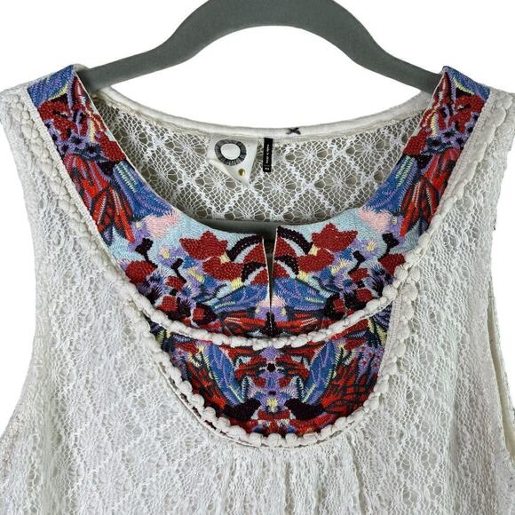 Anthropologie Akemi + Kin Ara Embroidered White Lace Top, Size XS - Picture 3 of 11